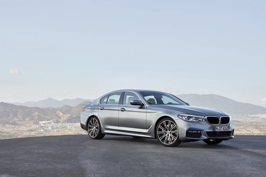  BMW 540i Sedan M Sport 2017 года  (WW) (фото 23 из 98)